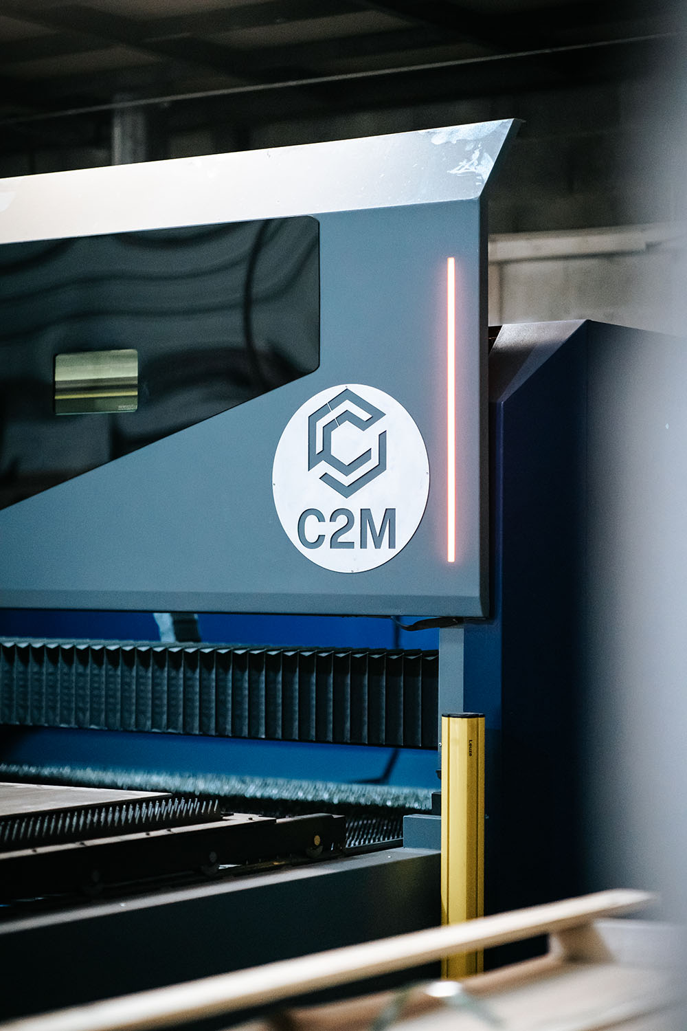 Machine de découpe laser par C2M Métallier & Serrurier