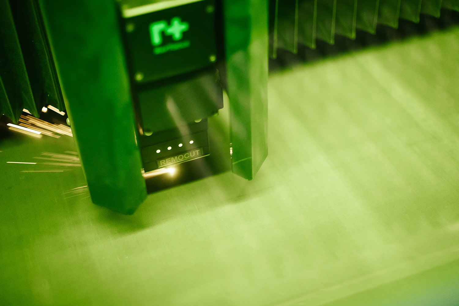 Machine de découpe laser par C2M Métallier & Serrurier